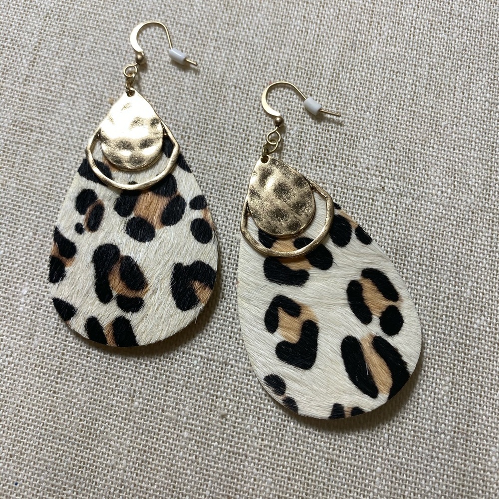 Ivory leopard earring